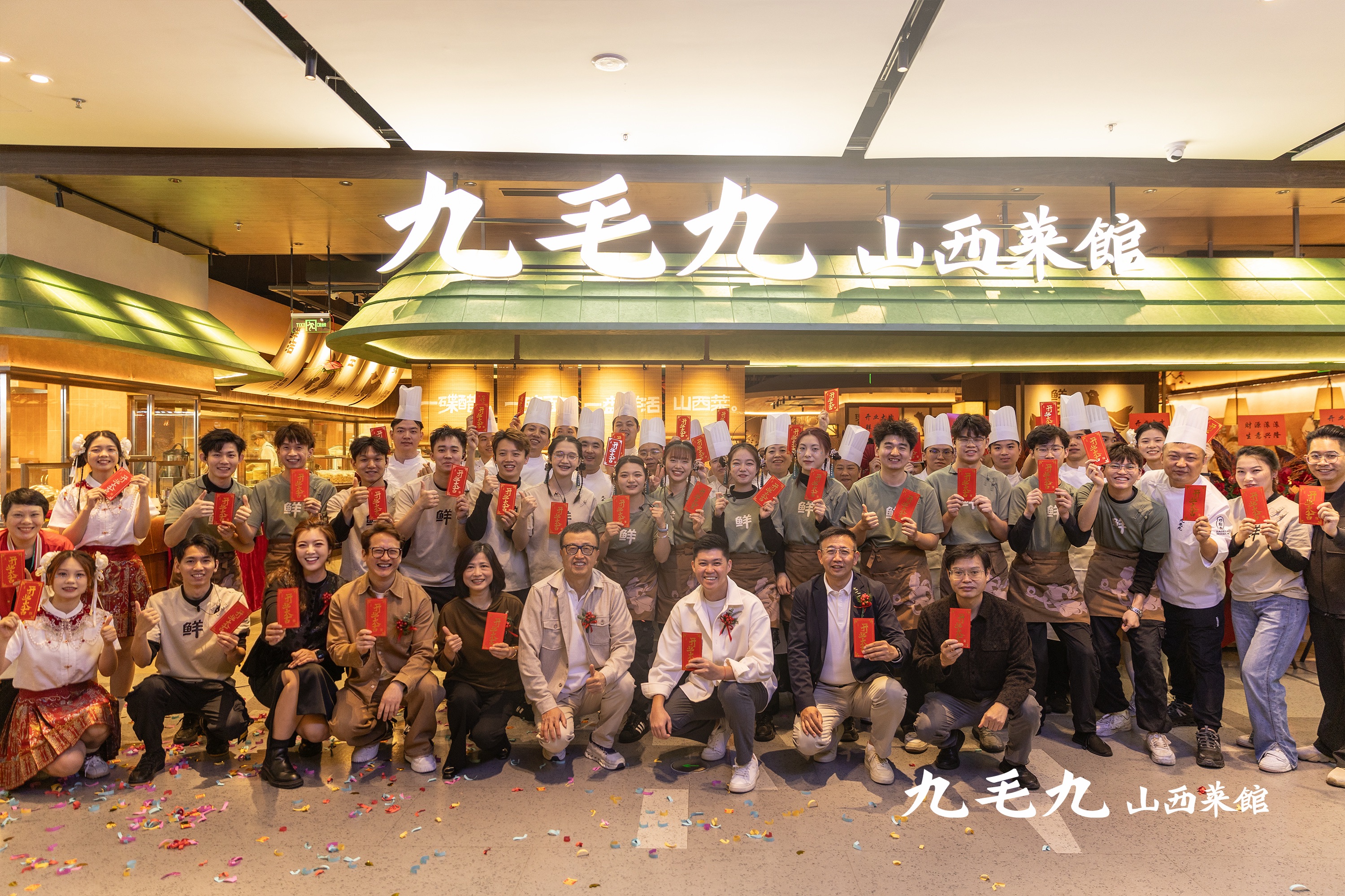 尊龙凯时官网_（中国）有限责任公司
新模型首店开业 现场展示非遗技艺